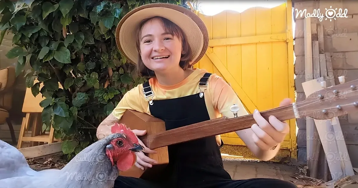 Plucky Girl and Her Chicken, Pickin'' and Grinnin'' on the Banjo