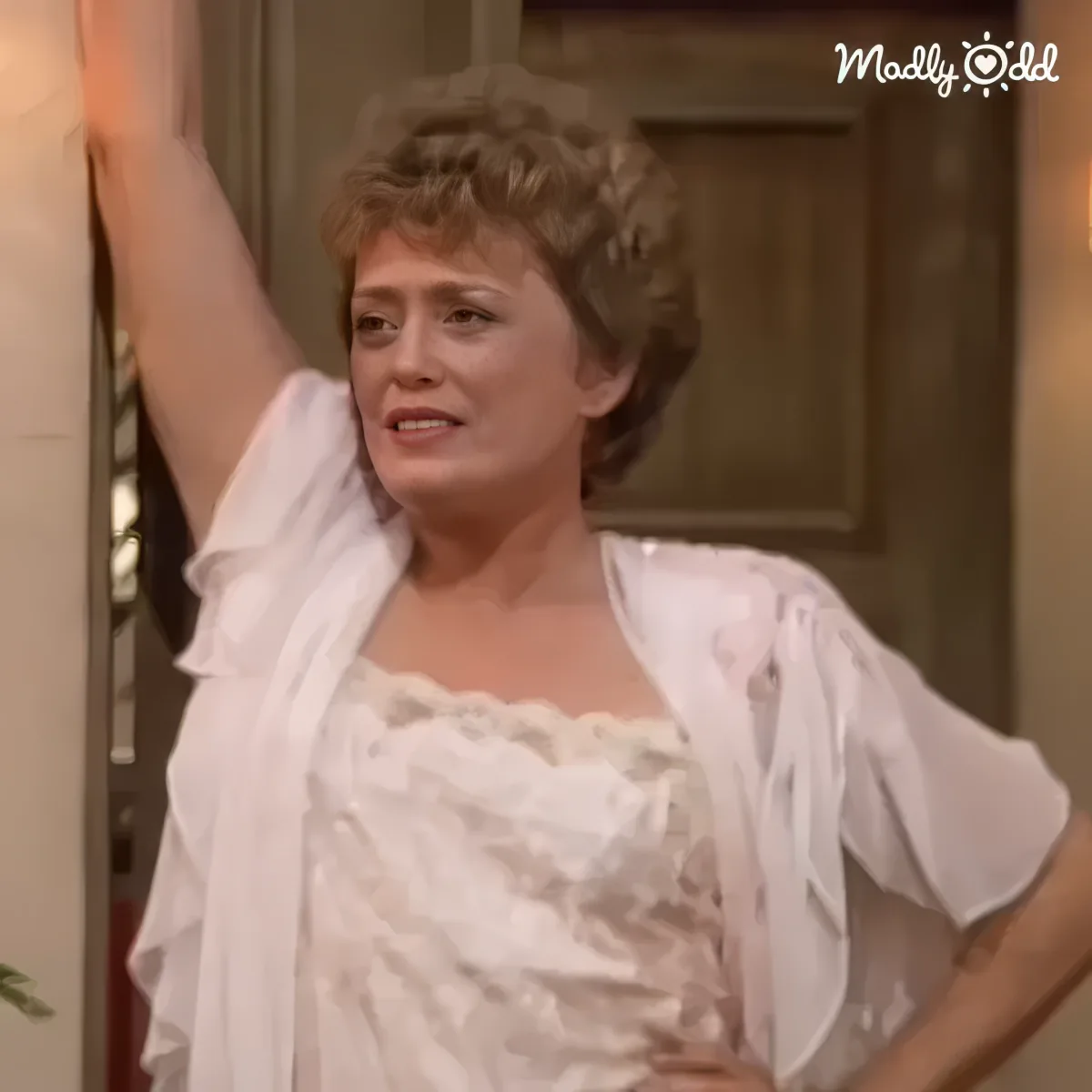Blanche discusses her love life, animated expressions, listeners engaged.