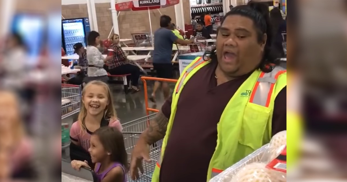 2 Little Girls Think Cashier Is Maui From ''Moana''. He Plays Along Nicely and Makes Their Day