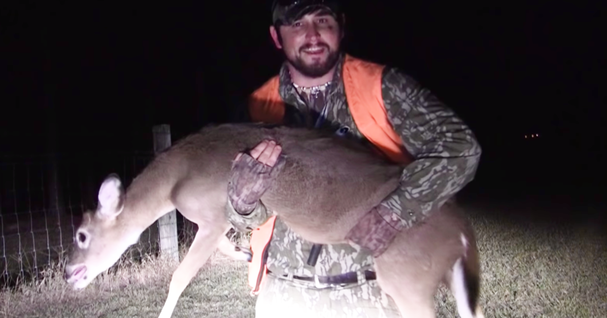Hunter saves deer stuck on fence