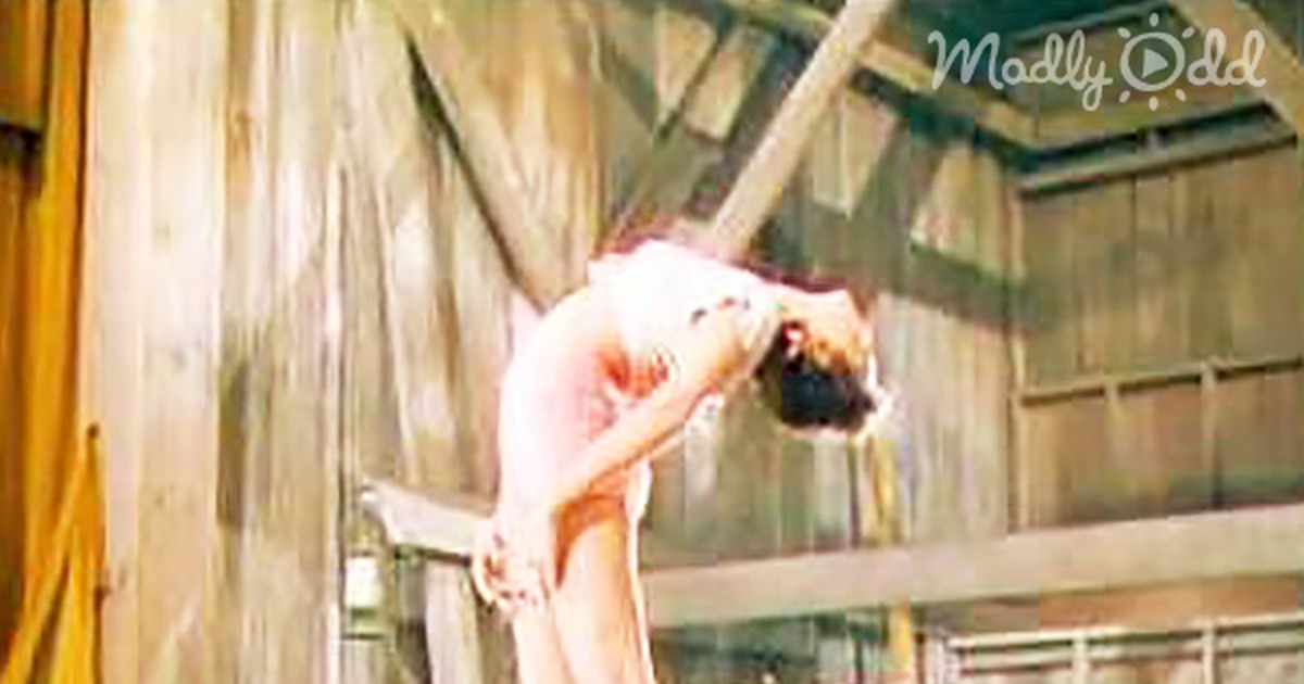 They Seem Like Ordinary 1940''s Dancers. Now Watch out What Do With Their Legs...
